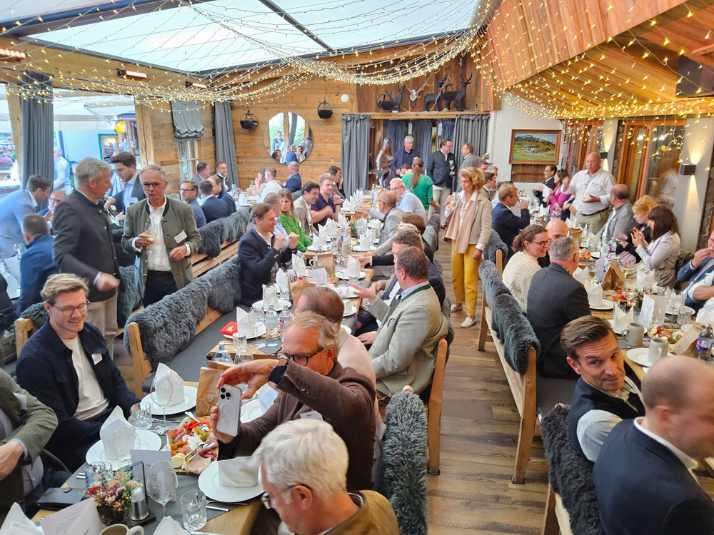 Abendevent des Arbeitskreises Hotelimmobilien in Kitzbuehel Rosi's Sonnbergstuben.